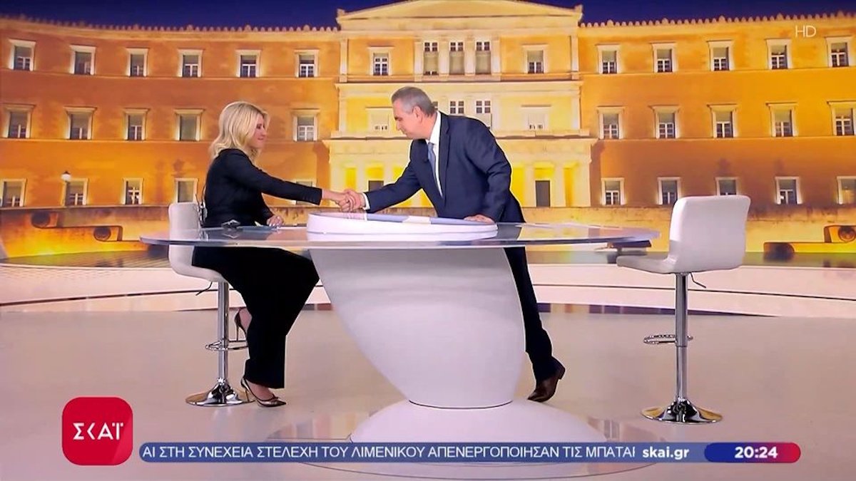 Σία Κοσιώνη: Η υπόκλιση αποχαιρετισμού του Βασίλη Χιώτη – «Συγγνώμη για την αναστάτωση στον σκηνοθέτη μας»