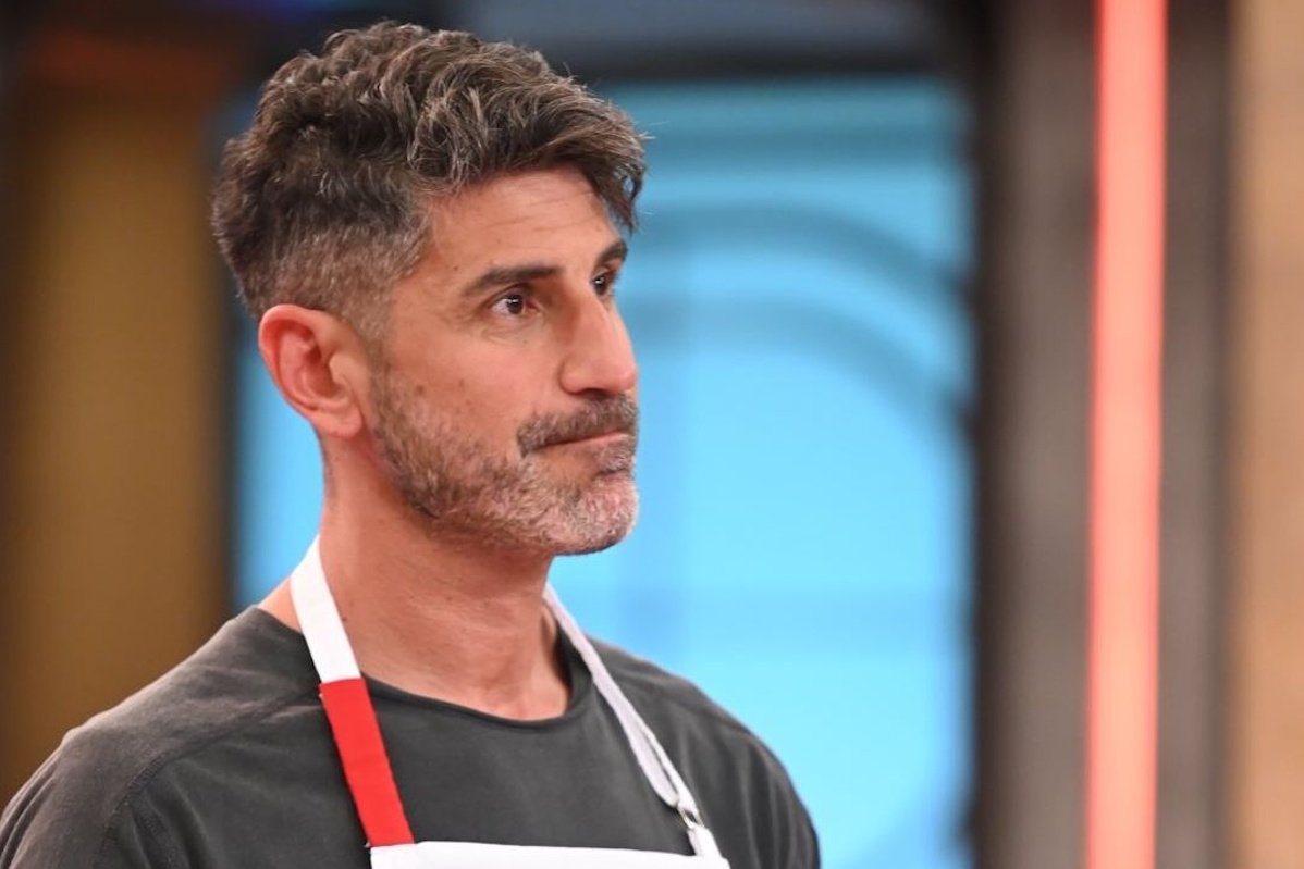 MasterChef – Χ: «Φίλιπ, δεν θέλω να στο χαλάσω… χεσμένο σε έχουν οι Μπλε, αλλά κοιμάσαι όρθιος!»