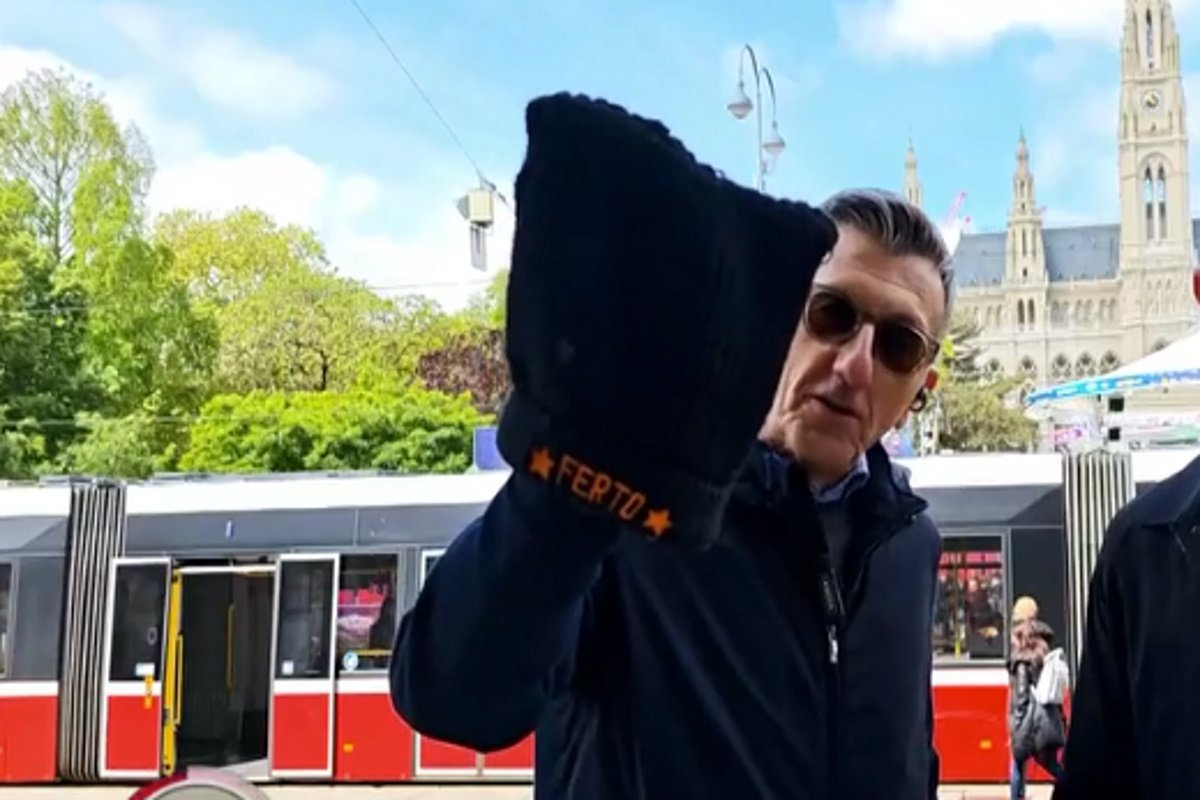 Άρης Πορτοσάλτε: Στη Βιέννη με σκουφάκι Ferto!