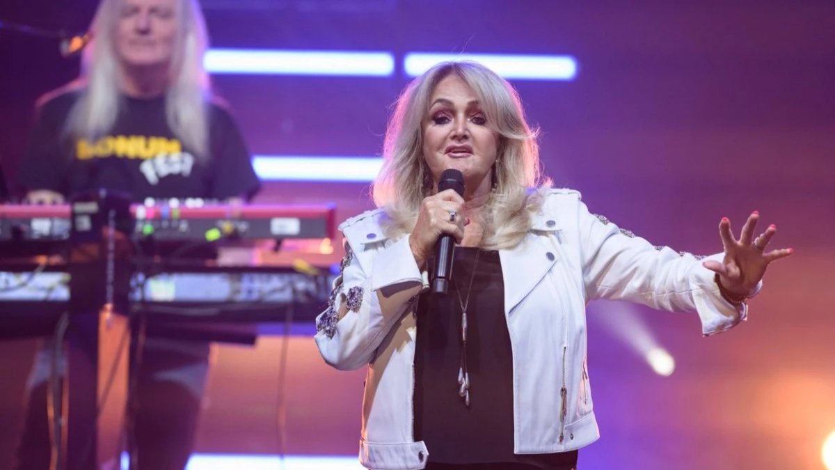 Bonnie Tyler: Εσπευσμένα στο χειρουργείο η διάσημη τραγουδίστρια 