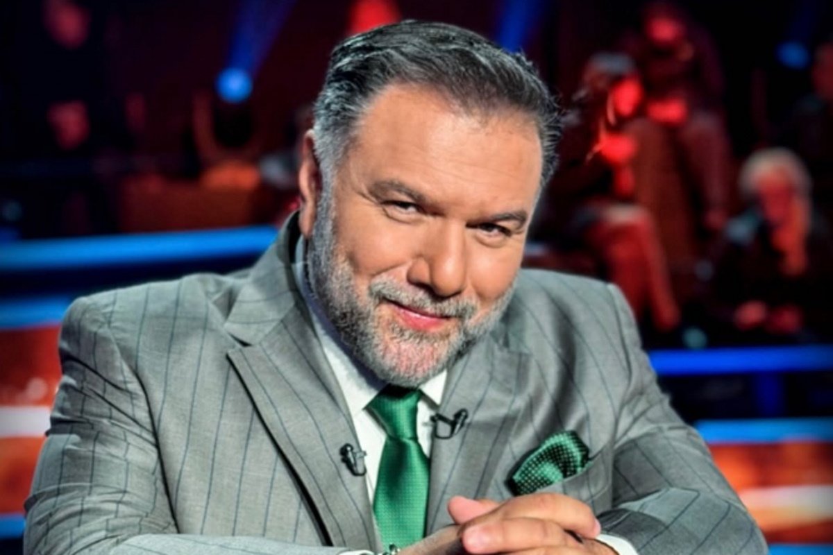 Γρηγόρης Αρναούτογλου: Epic εμφάνιση με ολόσωμο comic μαγιό!