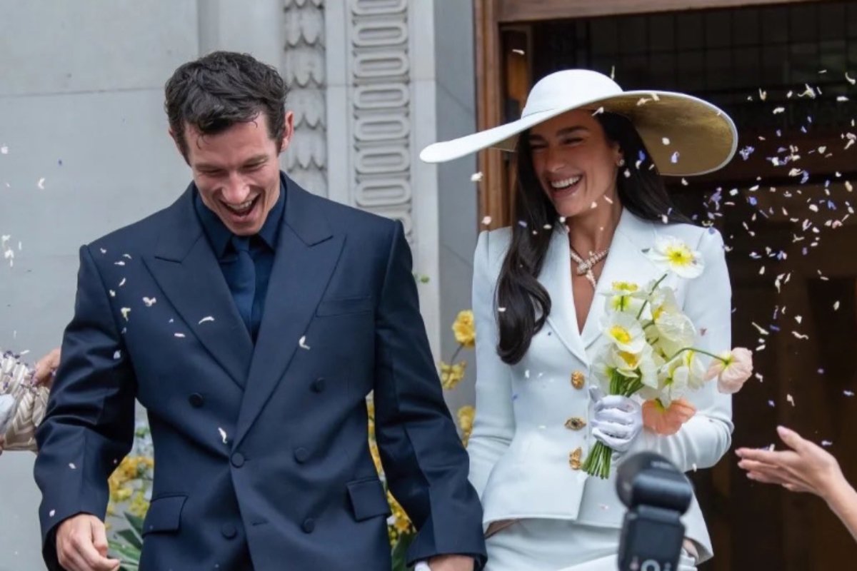 Dua Lipa: Παντρεύτηκε τον Callum Turner σε μια μυστική τελετή στο Λονδίνο – Οι πρώτες λεπτομέρειες