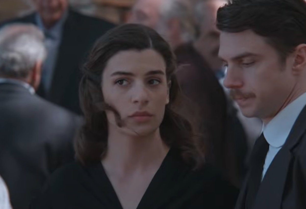 Grand Hotel – X: «Η Θάλεια τρελάθηκε – Ας ασχοληθεί με τον ιατρικό τομέα που την είδε Ηρακλής Πουαρό»