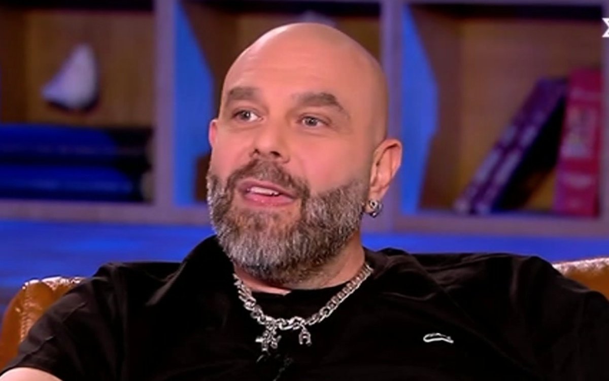 Μιχάλης Κουινέλης: «Έχω δουλέψει σε γραφείο κηδειών – Το αφεντικό με έδιωξε γιατί έκλαιγα πιο πολύ από τους συγγενείς»