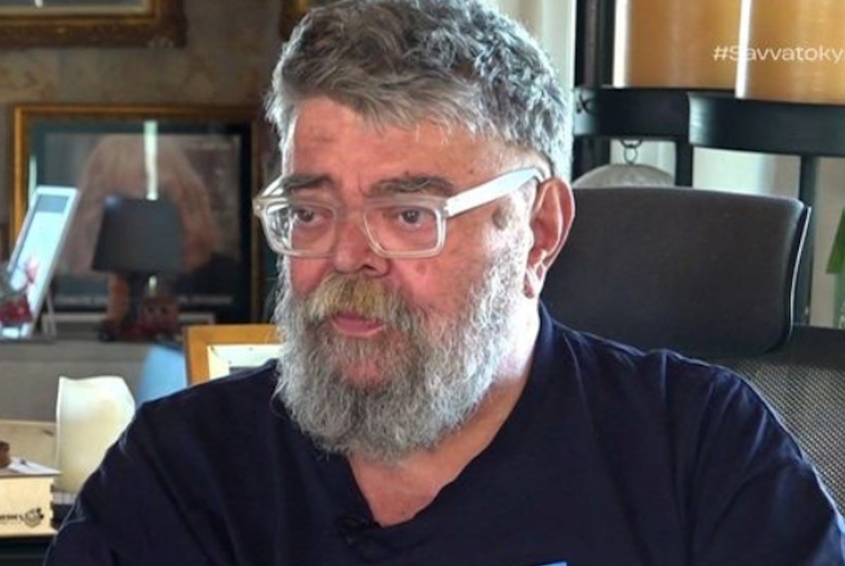 Σταμάτης Κραουνάκης: «Ο έρωτας είναι καθημερινό καύσιμο στη ζωή μου»