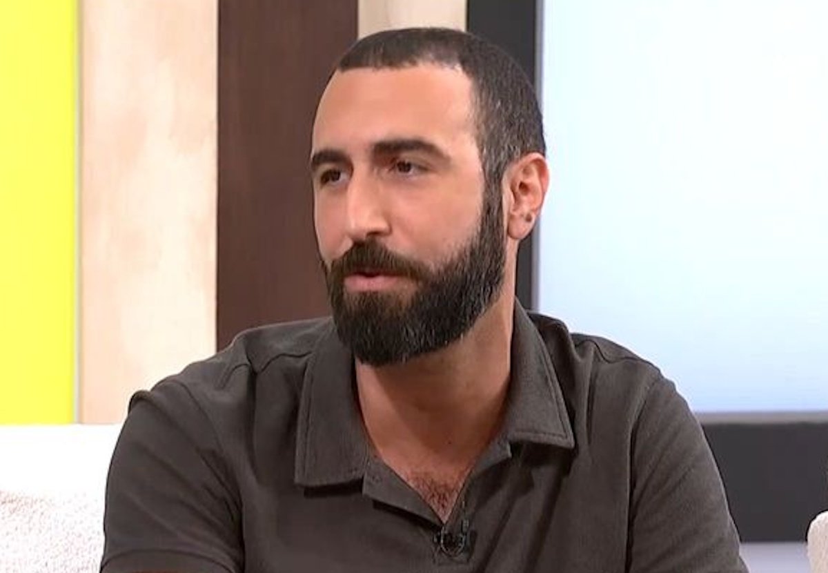 Γιάννης Κρητικός: «Με αυτή τη στάση βολεύομαι στον ύπνο – Έρχονται να μου μιλήσουν γιατί νομίζουν ότι δεν κοιμάμαι»