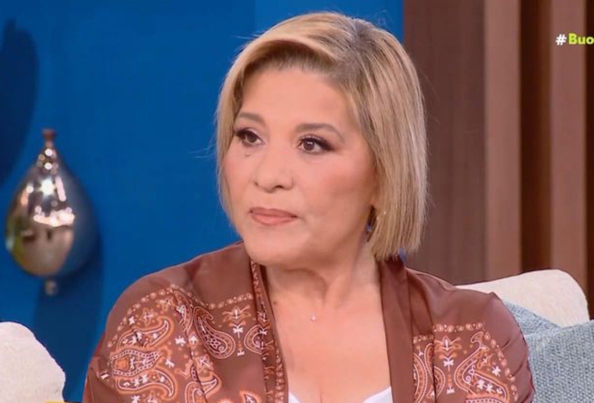 Γιώτα Νέγκα: «Ήταν λίγο κρίσιμα τα πράγματα – Μου απαγόρευσαν να τραγουδάω για τρεις μήνες»