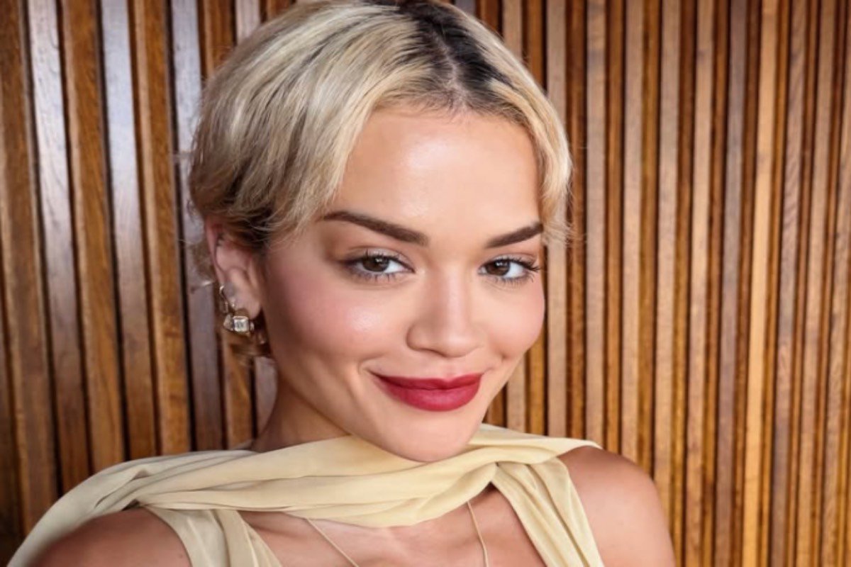 Rita Ora: Απόδραση στην Ελλάδα για την pop star – Οι φωτογραφίες από το αγαπημένο της νησί