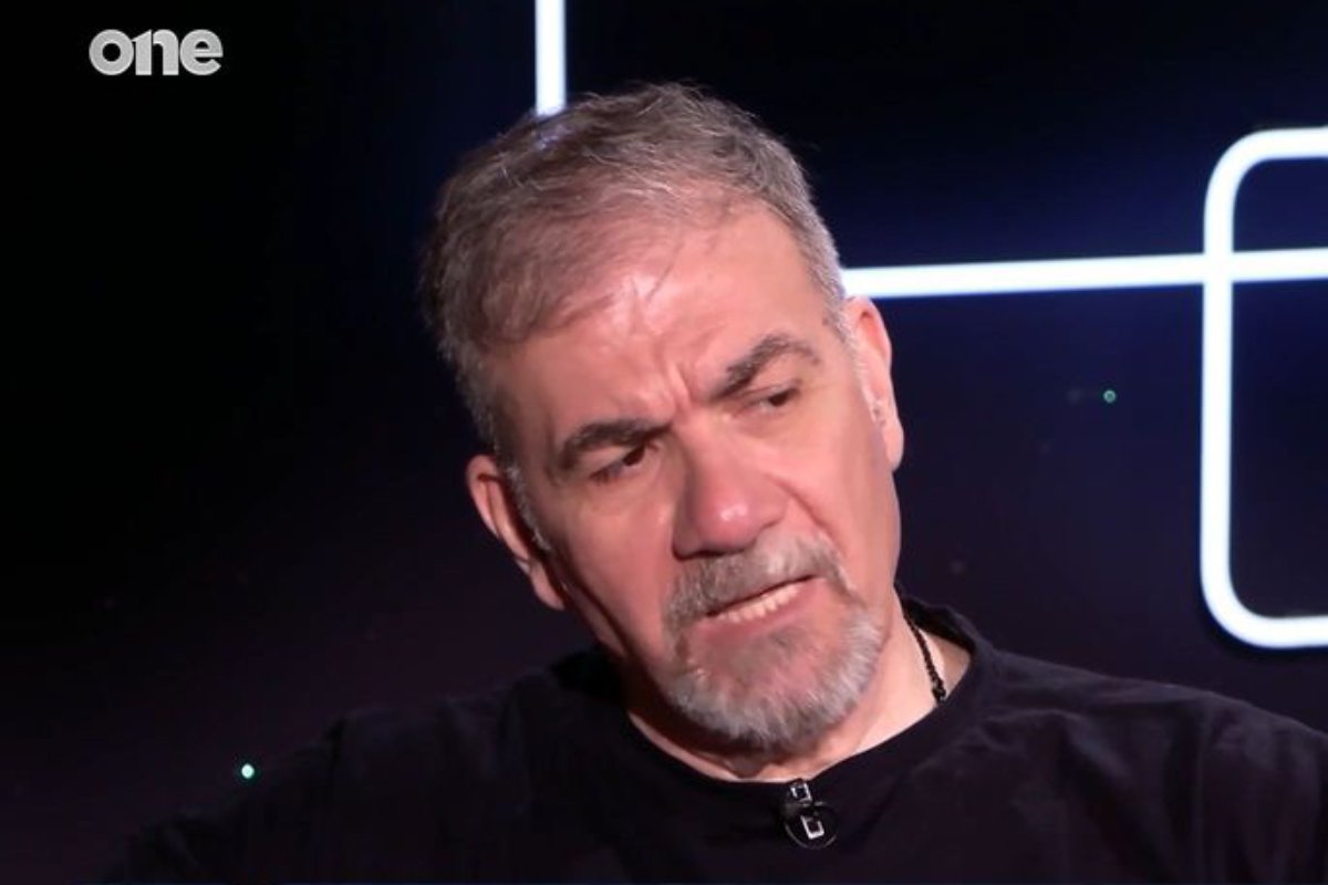 Δημήτρης Σταρόβας: «Ο πατέρας μου είχε αρραβωνιαστεί τη μάνα μου και μόλις έμεινε έγκυος σε μένα, την έκανε»