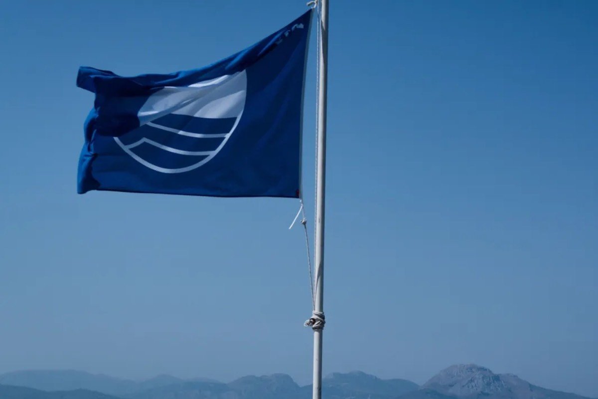 9 δημοφιλείς παραλίες σε Πάρο και Χίο έχασαν τη «Γαλάζια Σημαία» – Δείτε ποιες είναι