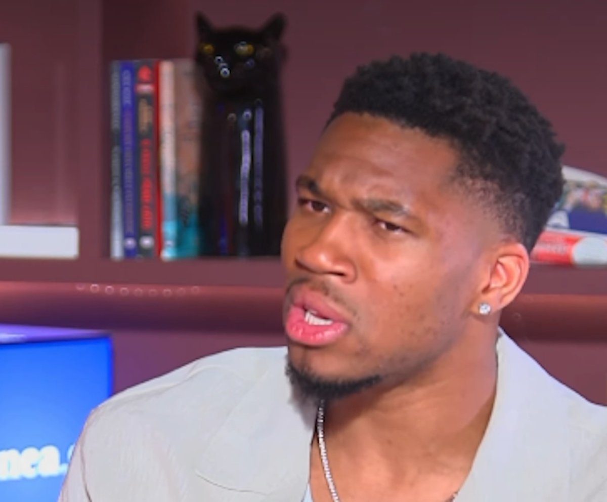 Γιάννης Αντετοκούνμπο: «Είπα “μπαμπά εγώ γιατί δεν έχω ταυτότητα και διαβατήριο” – Είμαι ένας μαύρος Έλληνας»