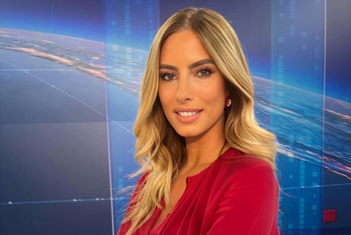 Λένα Φλυτζάνη: Τούρτα – έκπληξη από τους συνεργάτες της στα γραφεία του ΣΚΑΪ