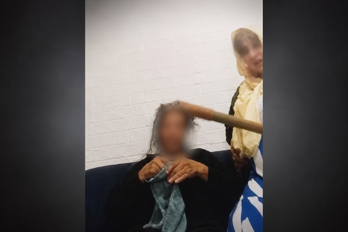 Φρίκη στο Ηράκλειο: 42χρονη κρατούσε φυλακισμένη 55χρονη – Τη χτυπούσε με ρόπαλο και της έκοψε τα μαλλιά με μπαλτά – Σκληρές εικόνες