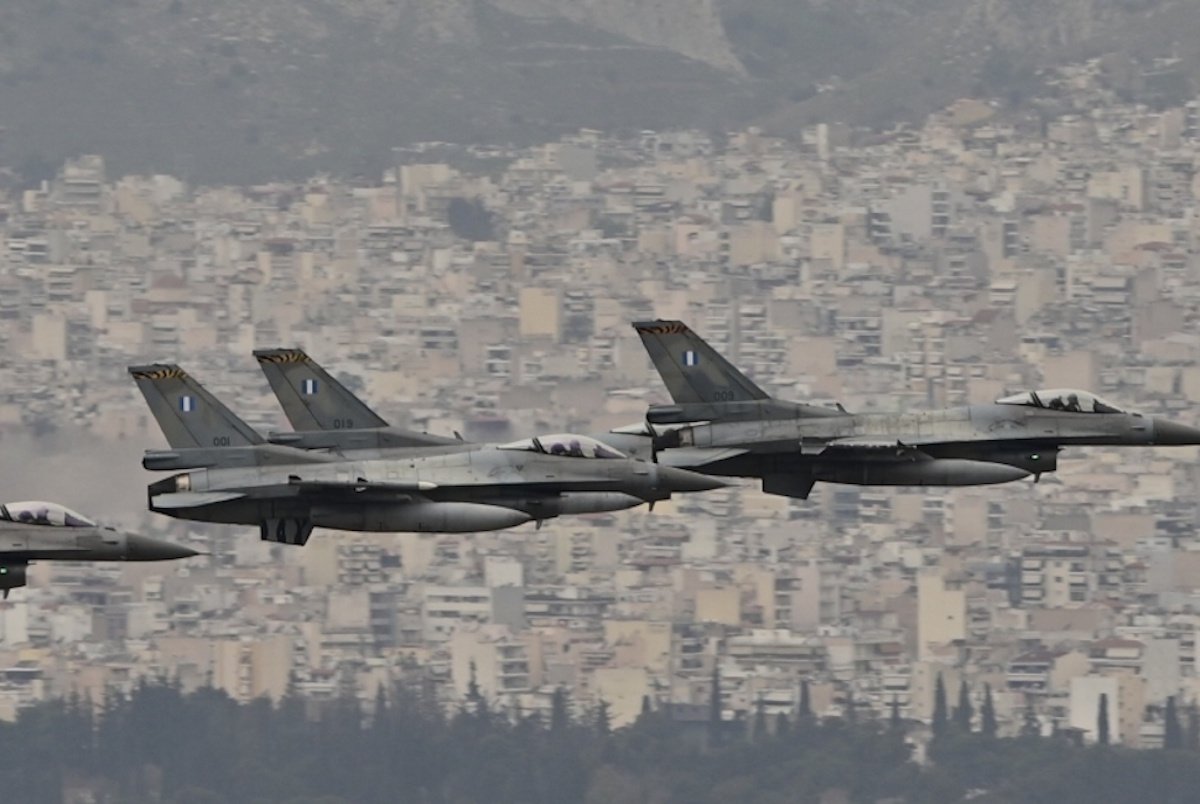 Γιατί θα πετάξουν πολεμικά αεροσκάφη πάνω από την Αθήνα την Τετάρτη