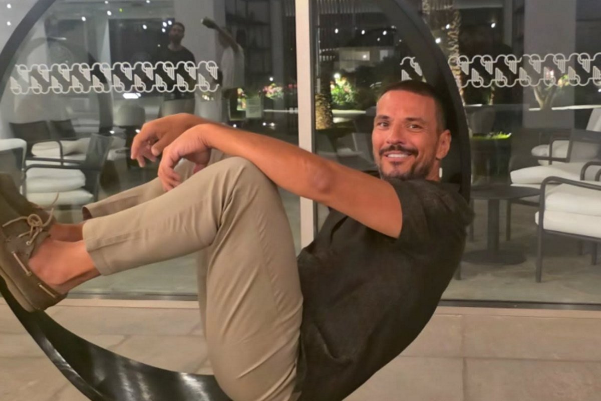 Κώστας Τσουρός: Ο ξέφρενος χορός με τη Ναταλία Αργυράκη στη Σκιάθο