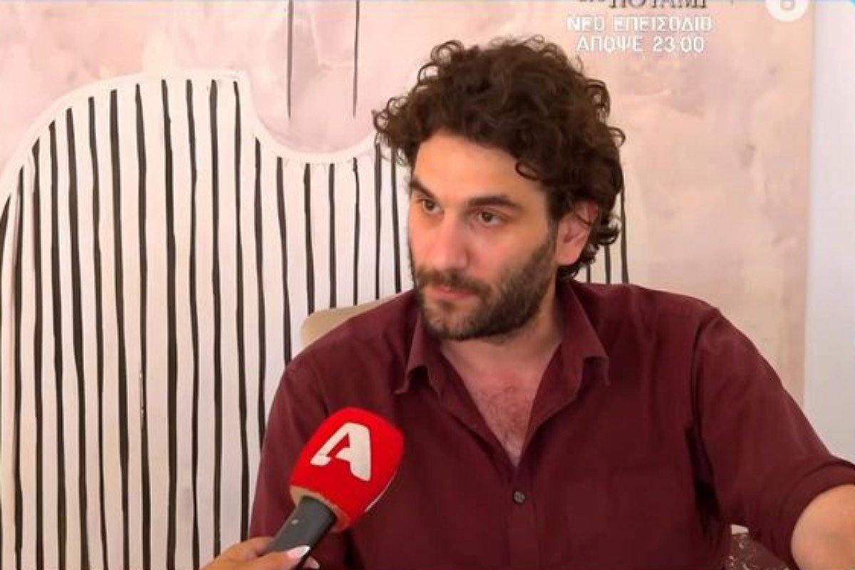 Κωνσταντίνος Χαρδαβέλλας: «Θυμάμαι για μία περίοδο, έβλεπα τον πατέρα μου περισσότερο μέσα από το γυαλί παρά στο σπίτι»