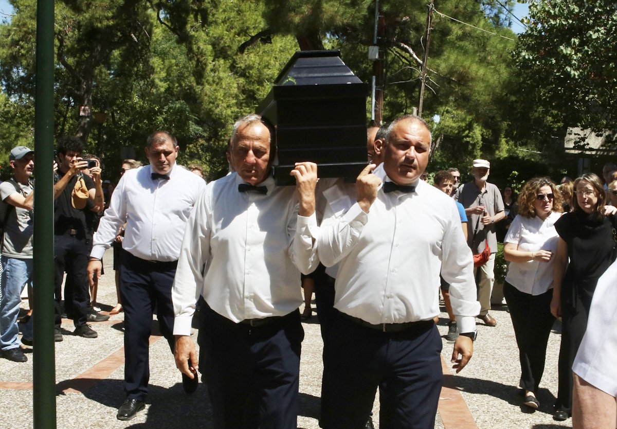 Στέλιος Ράμφος: Το ύστατο χαίρε για τον σπουδαίο συγγραφέα – Συγκίνηση για τις τελευταίες στιγμές του