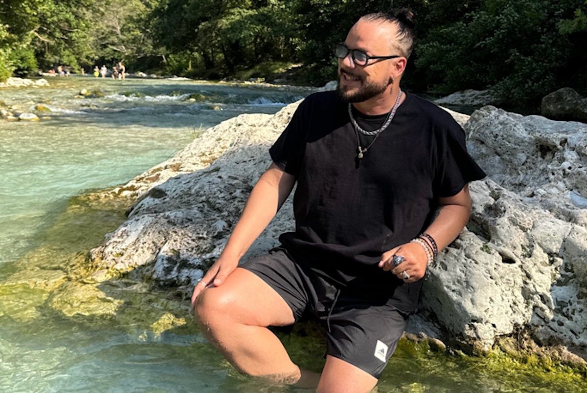 Χρήστος Δάντης: Βούτηξε στα παγωμένα νερά του Αχέροντα – «Μοναδική εμπειρία, να το ζήσετε!»