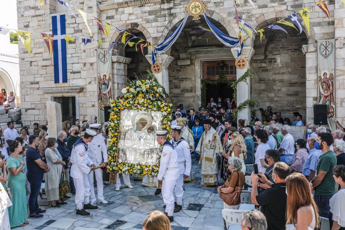 Τα πιο όμορφα έθιμα του Δεκαπενταύγουστου στην Ελλάδα