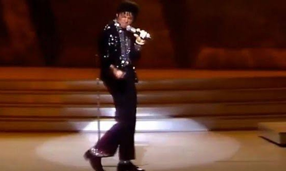 Michael Jackson: Η εμφάνιση που καθιέρωσε το «Moonwalk», την πιο εμβληματική χορευτική κίνηση που άλλαξε τη pop μουσική
