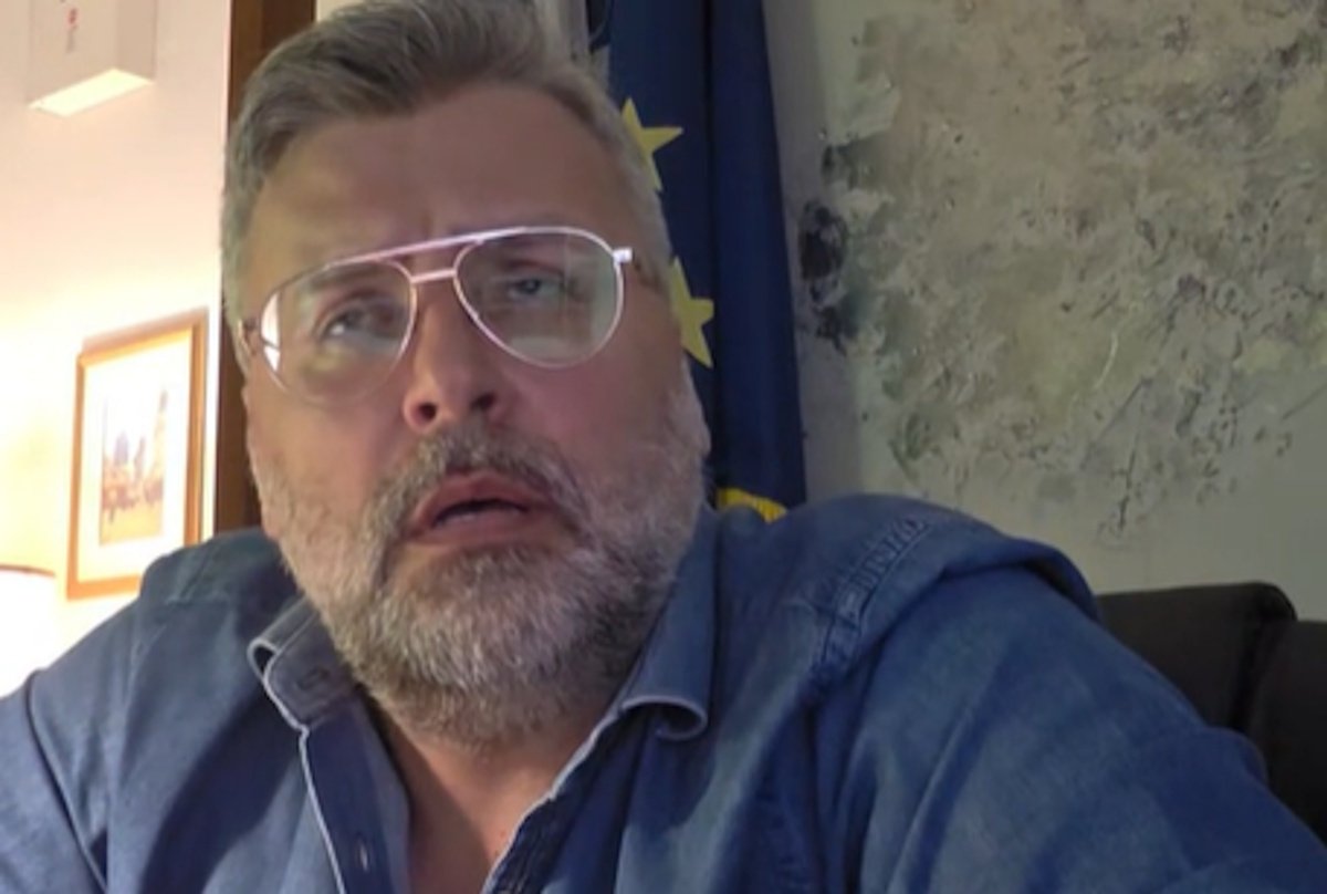 Γιάννης Καλλιάνος: Ο μετεωρολόγος όπως δεν τον έχεις ξαναδεί – Τραγουδά Πάριο και κλέβει τις εντυπώσεις