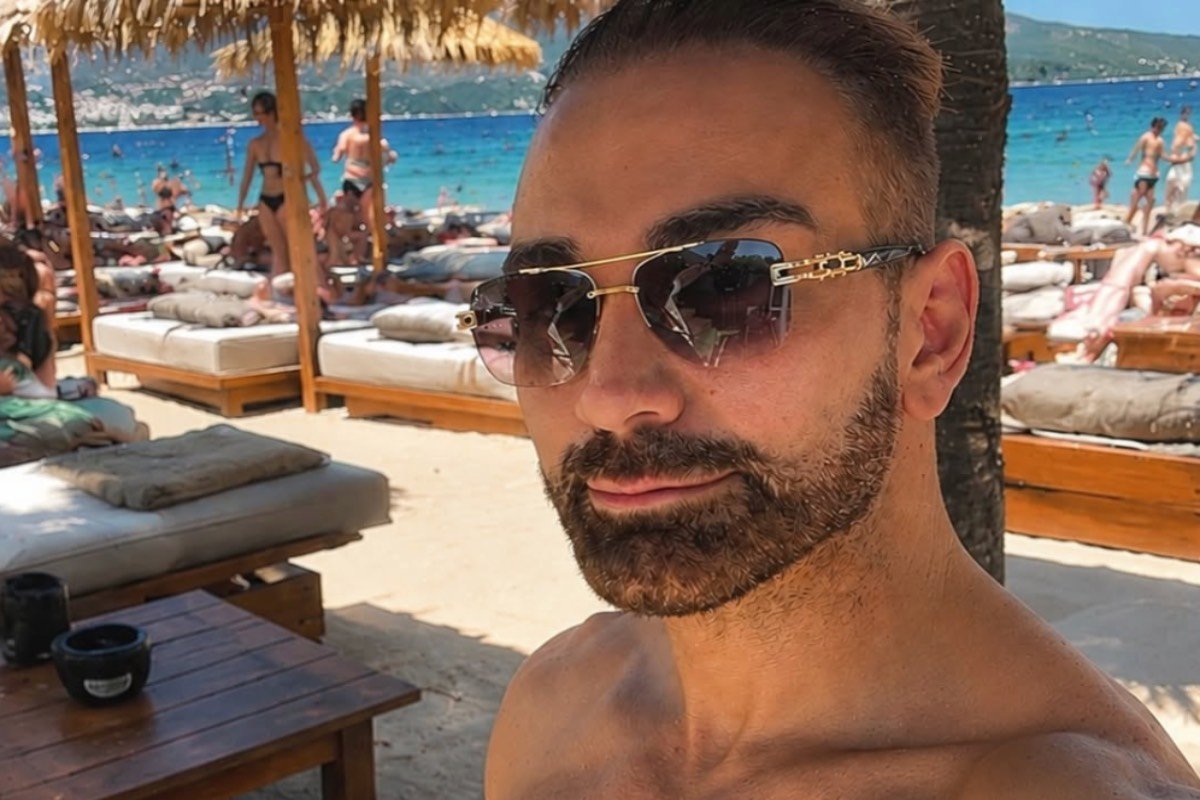 Νίκος Κοκλώνης: Υποδέχτηκε τον Αύγουστο με καλοκαιρινή διάθεση – Η selfie από τις διακοπές του