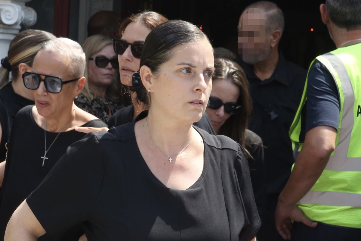 Κηδεία Δημήτρη Κόκοτα: Ράγισε καρδιές η σύζυγός του, Κατερίνα – «Η ψυχή που αγάπησα και ερωτεύτηκα είναι μαζί μας»