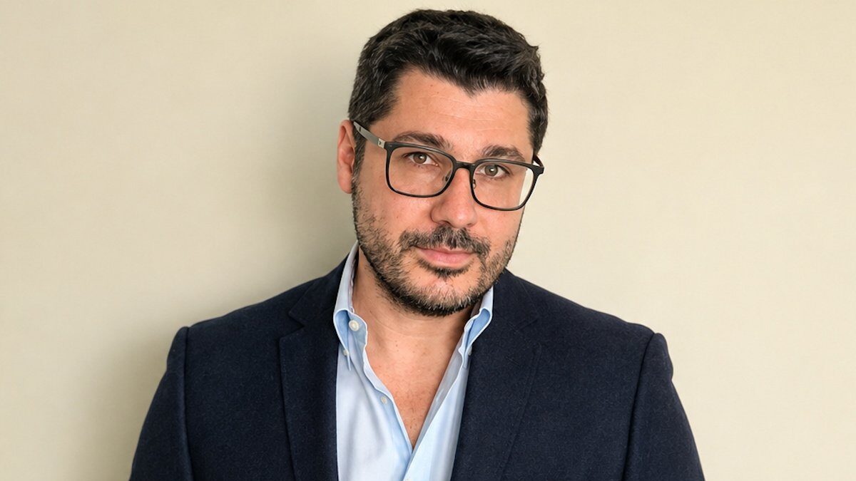 Λάμπρος Κωνσταντάρας: Η επιστροφή στο πατρικό του και η σπάνια παιδική φωτογραφία με την αδερφή του, Παυλίνα