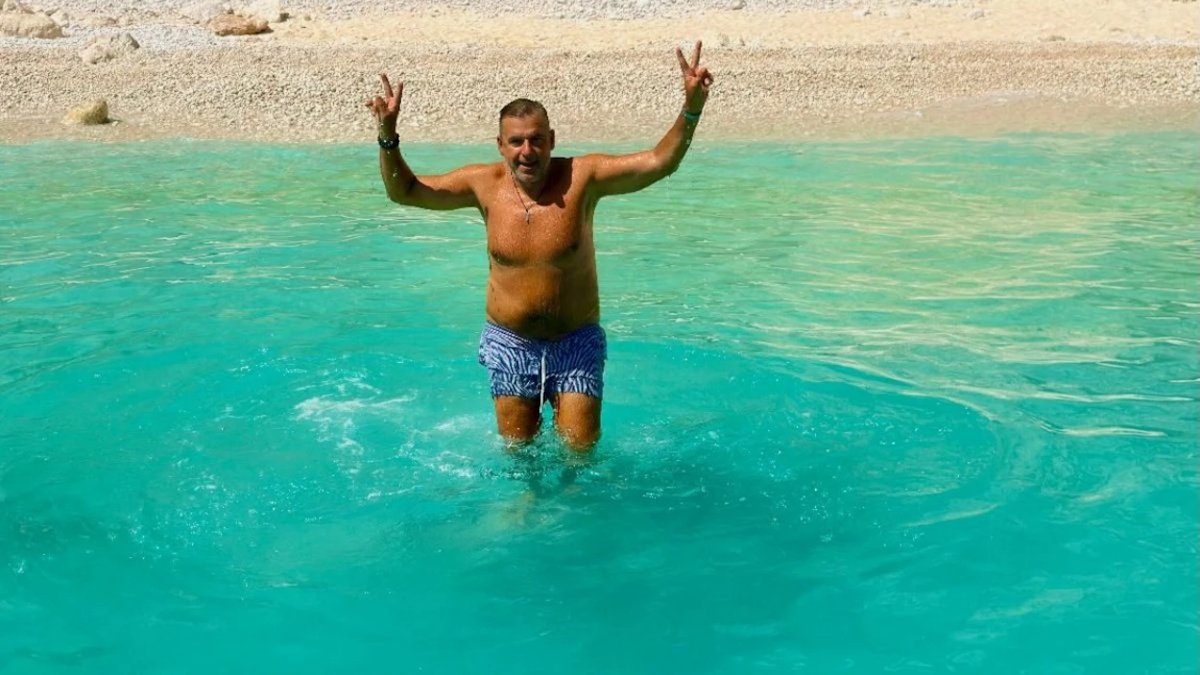 Γιώργος Λιάγκας: Πόζαρε με μαγιό στην Κεφαλονιά – «Ο αναδυόμενος»