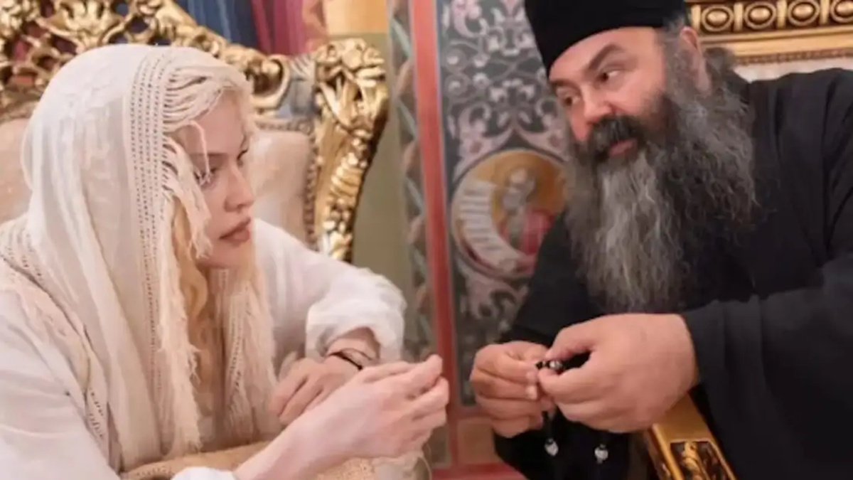 Madonna: Δημοσίευσε φωτογραφία από συνομιλία της με μοναχό στην Πάτμο: «Οι αμαρτίες μου είναι η σωτηρία μου»