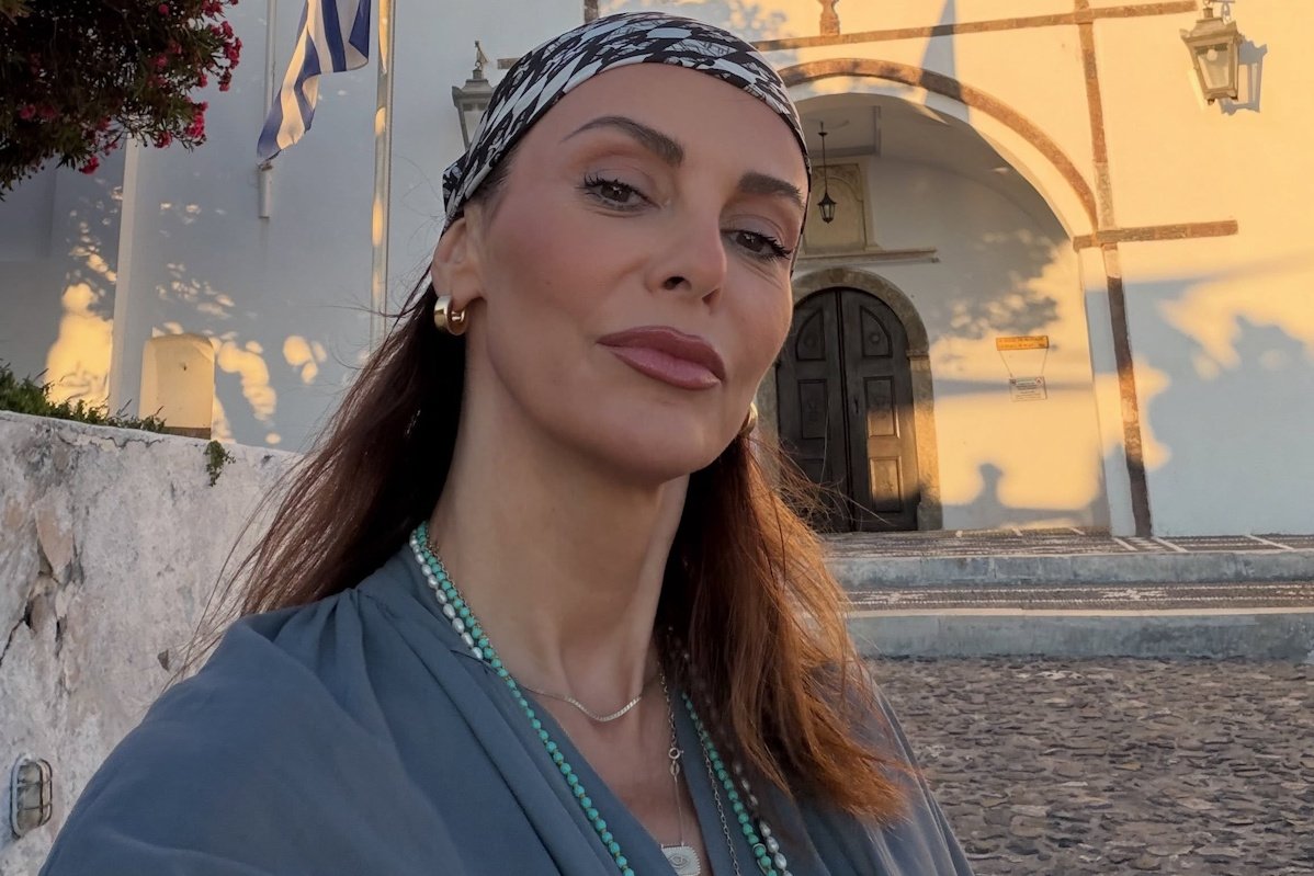 Μπέττυ Μαγγίρα: Από τα γυρίσματα του GNTM στη μαγευτική Σαντορίνη
