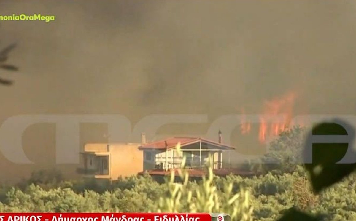 Λύγισε ο δήμαρχος Μάνδρας για τους δύο νεκρούς πιλότους: «Θρηνούμε για τα δικά μας παιδιά»