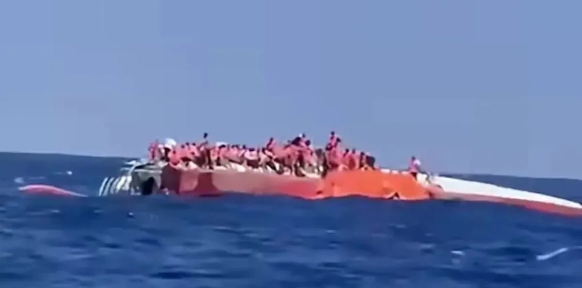 Κύπρος: Σοκαριστικές εικόνες από το πλοίο που ανατράπηκε και βυθίστηκε στην Κερύνεια – Τουλάχιστον 8 άνθρωποι έχασαν τη ζωή τους