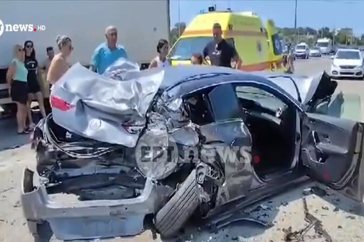 Σοβαρό τροχαίο στην Πρέβεζα: Νταλίκα έπεσε πάνω σε τρία ΙΧ – Οκτώ τραυματίες, ανάμεσά τους μικρά παιδιά