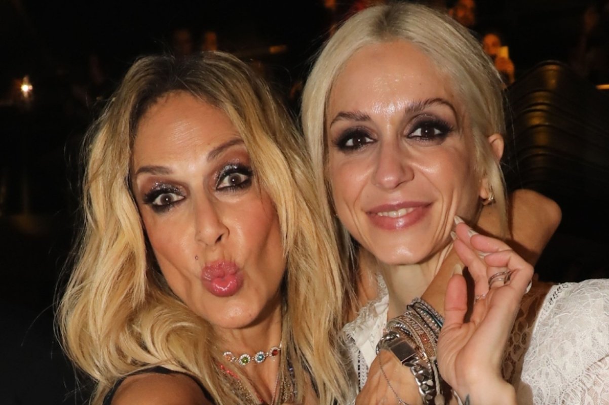 Όταν η μαμά σου είναι η Άννα Βίσση! Η επική εισβολή στο βίντεο της Σοφίας Καρβέλα – «Κλέβει την παράσταση ως συνήθως»