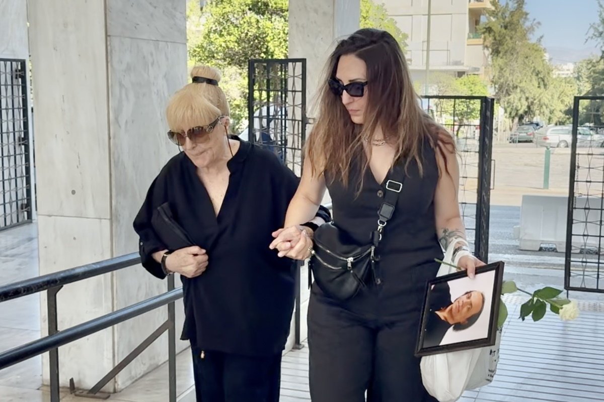 Λάκης Χαλκιάς: Ράγισαν καρδιές στο τελευταίο αντίο – Συντετριμμένη η σύζυγός του