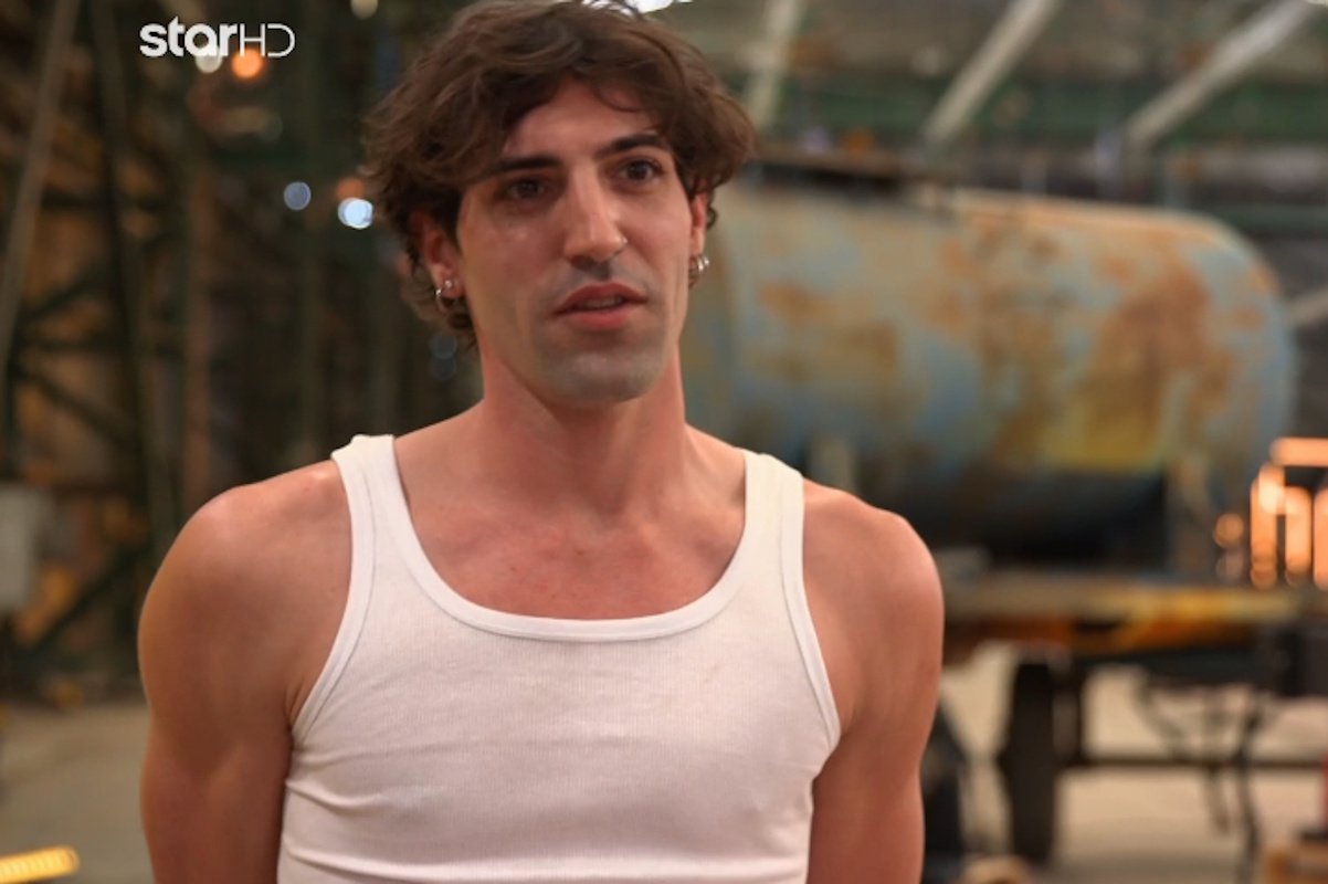 GNTM: Το Χ σήκωσε φρύδι με τον… «Μιχαήλ Άγγελο σε κάγκουρα» – «Αυτό με τη μυωπία των κριτών δεν ξέρω πού θα οδηγήσει»