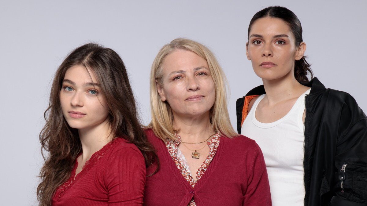 Οι κόρες της Αρετής spoiler: Η Αρετή και οι κόρες της στον δρόμο! Η Ναταλία νοσηλεύεται βαριά άρρωστη