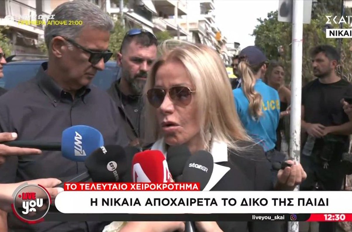 Κηδεία Γιώργου Μαζωνάκη: Με τρεμάμενη φωνή η Μαριάννα Λάτση – «Τον λατρεύουμε…»