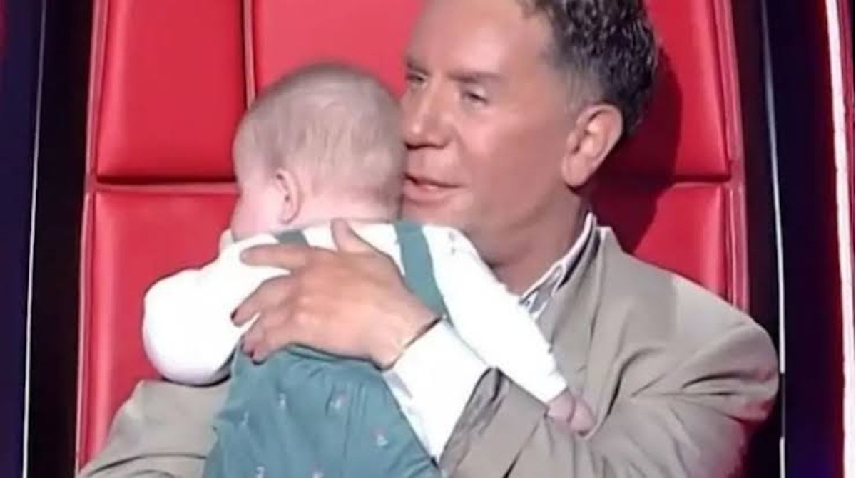 Γιώργος Μαζωνάκης: Η τρυφερή στιγμή στο The Voice όπου κράτησε στα χέρια του ένα μωρό