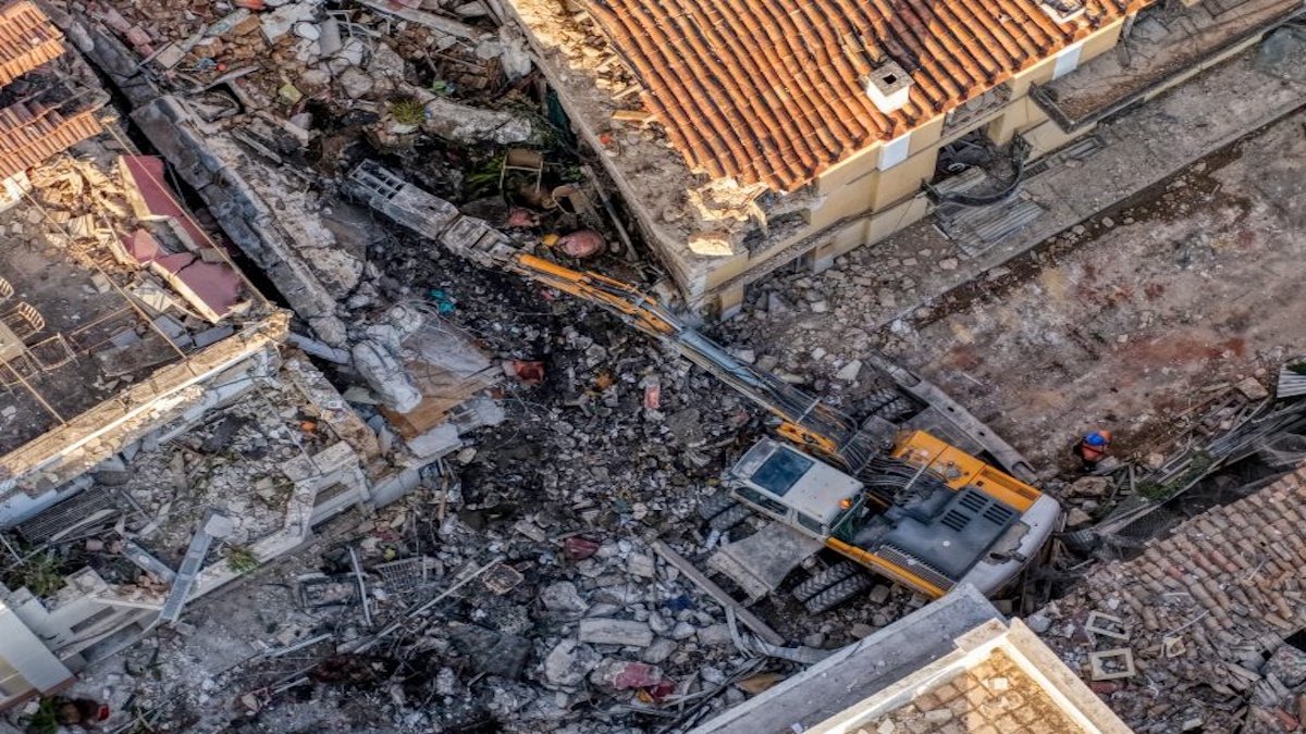 Έκρηξη στην Πλάκα: Τέσσερις οι νεκροί μέχρι στιγμής στο κτίριο που κατέρρευσε