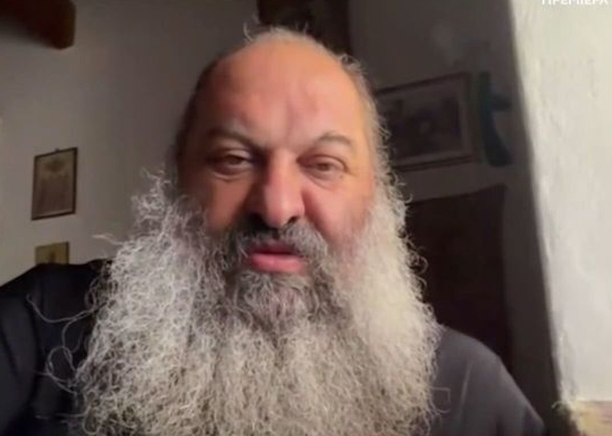 Γιώργος Μαζωνάκης: Ο πνευματικός του μιλά για το πως ο τραγουδιστής ήρθε κοντά στον Θεό