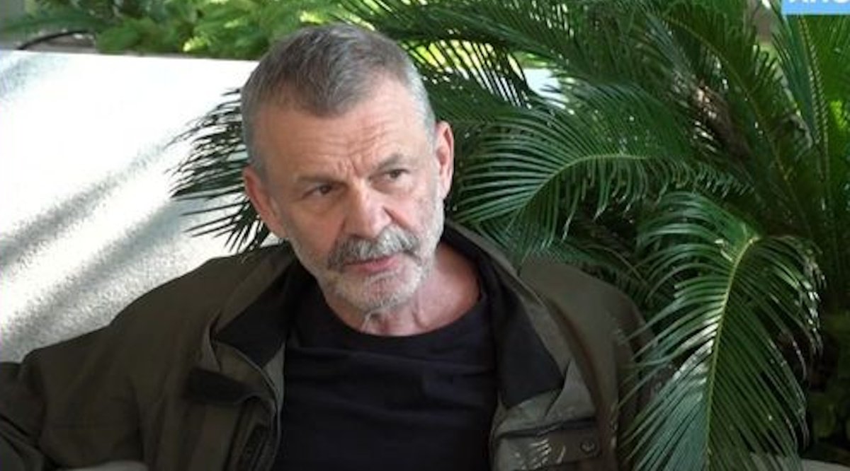 Απόστολος Γκλέτσος: «Το παιδί πρέπει να μυρίσει μάνα – Δεν με νοιάζει αν αυτό αποκλείει μια μεγάλη κατηγορία ανθρώπων»