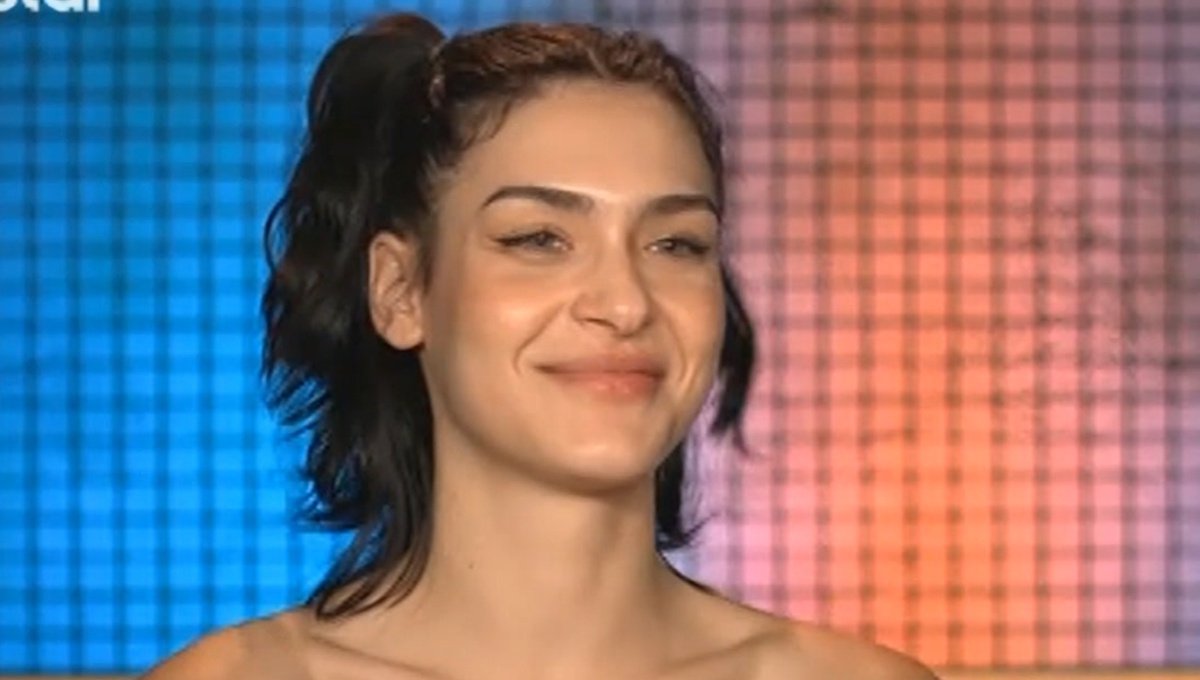 GNTM: Τσακωμένη με τα… Ελληνικά η Σταυρούλα – Γονάτισε το Χ από τα… μαργαριτάρια! «Δώστε δώρο ένα λεξικό του Μπαμπανιώτη»