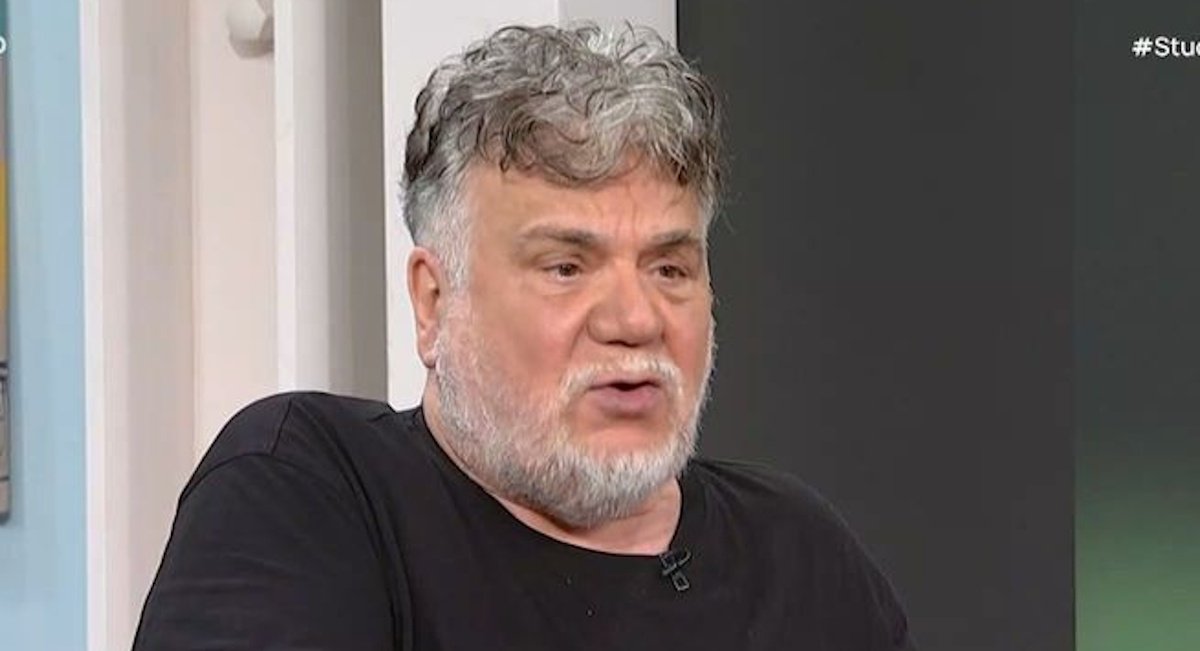 Γιάννης Κακλέας για Νίκο Καρβέλα: «Περνά διάφορες κρίσεις μεγαλομανίας»