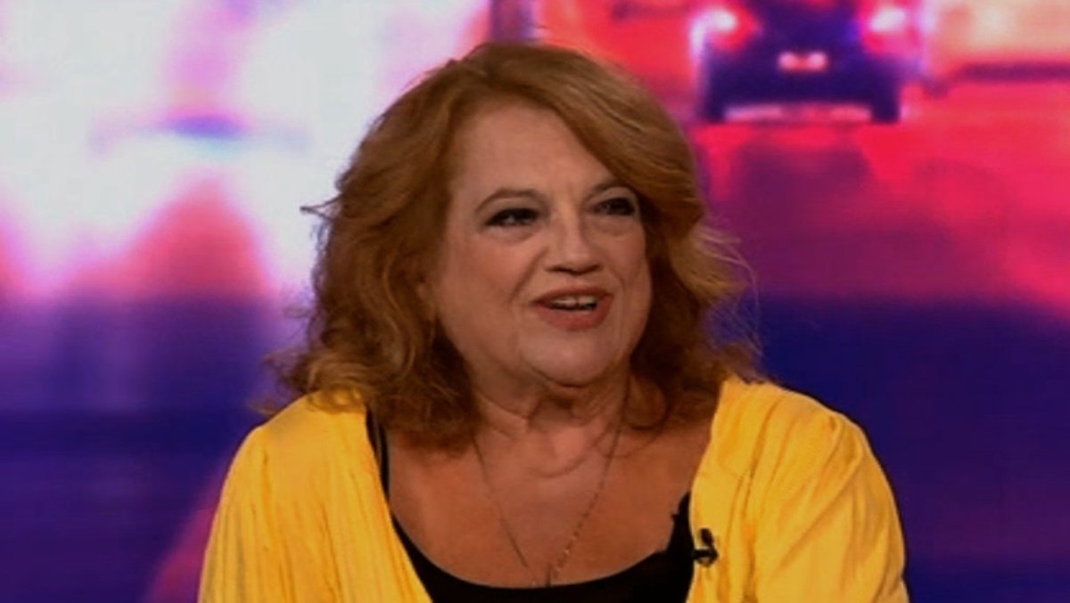 Ελένη Καστάνη: «Στη ζωή μου κυκλοφορώ σαν την πλύστρα – Από τη φωνή μου με αναγνωρίζουν»