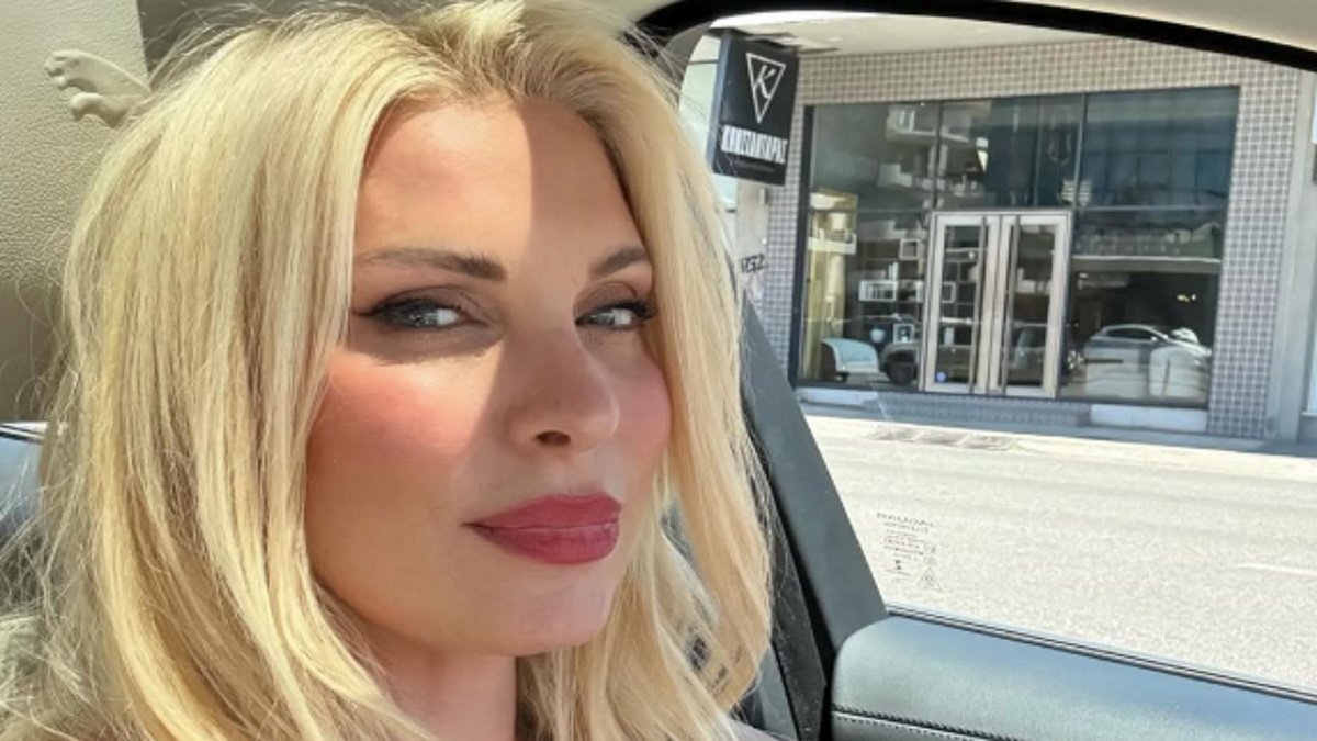Ελένη Μενεγάκη: Η εντυπωσιακή φωτογραφία στο Instagram και το ταξίδι που αποκαλύφθηκε!