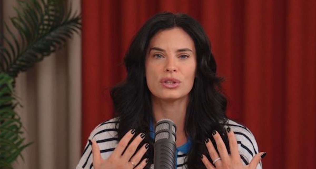 Χριστίνα Μπόμπα: «Έμπαινα στο σπίτι και αντί να αγκαλιάσω την οικογένειά μου έμπαινα στο κινητό γιατί είχα 1.000 μηνύματα»