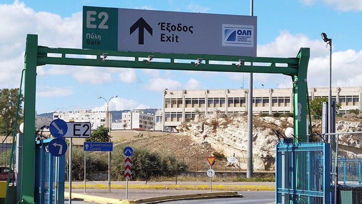 Τραγωδία στον Πειραιά: Αυτοκίνητο έπεσε στη θάλασσα στην πύλη Ε2 – Νεκρός 45χρονος, αγωνία για δύο ηλικιωμένους